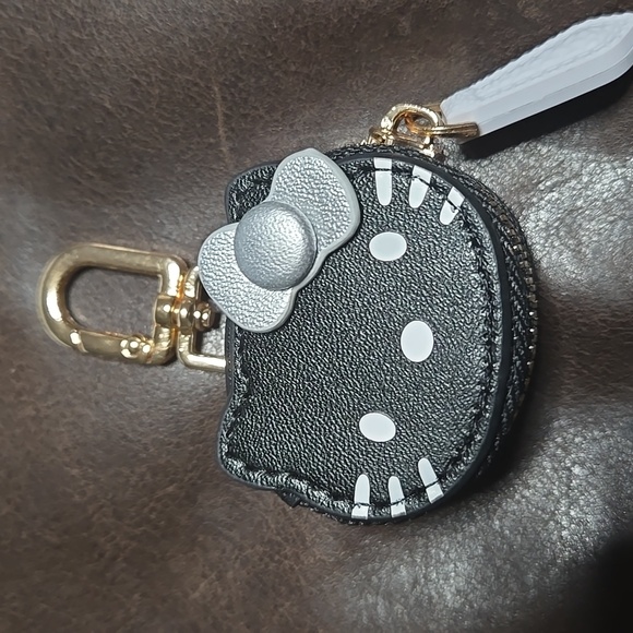 Hello Kitty White and Red Coin Purse Keychain - Picture 4 of 7